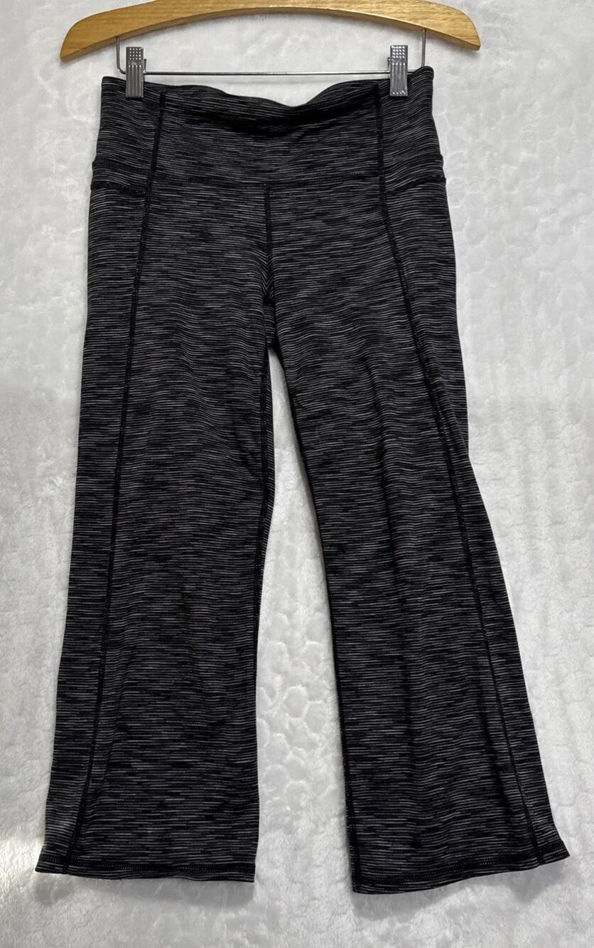 Athleta Women's Power Up Capri Legging Pants Size S Black Gray Back Slits Yoga